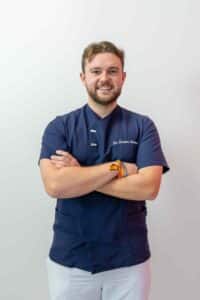 Álvaro Gómez doctor en la clínica dental Sanchís Picó en Alcoy